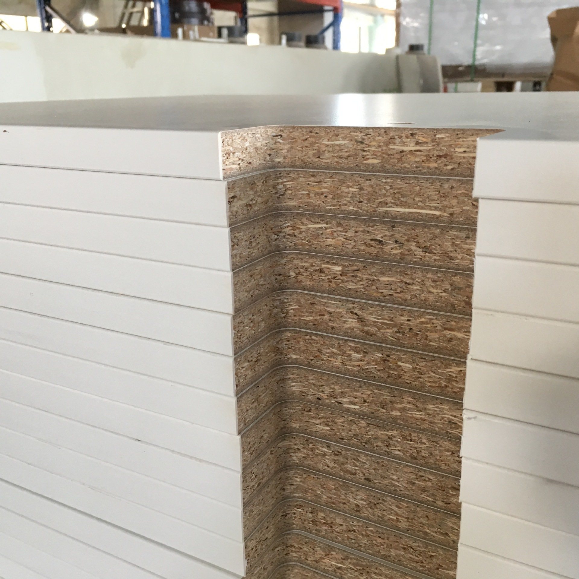 15mm Raw High Gloss Plain Chipboard Board / Medium Density Fiberboard Price / Fire Resistant and Moisture Proof Particle Board